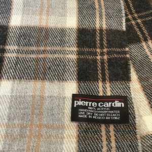 Pierre Cardin scarf 🧣